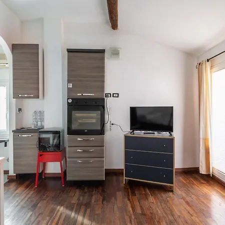 Malcontenti Con Terrazzo By Wonderful Italy